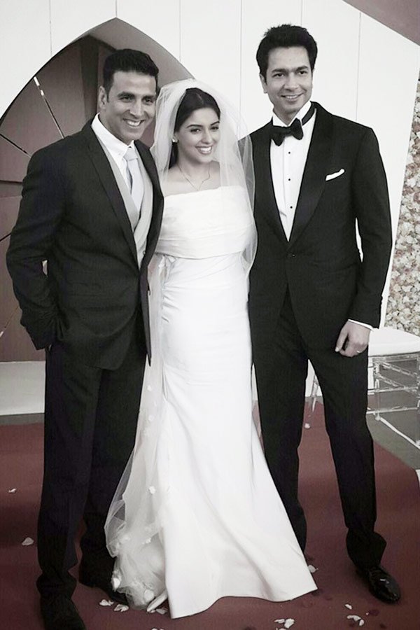 Akshay Kumar poses with Newlyweds Asin and Rahul Sharma