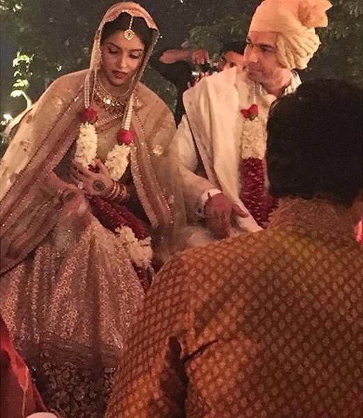 Asin Thottumkal Wedding Photo