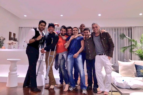 Injured Hrithik Roshan parties with Abhishek Bachchan