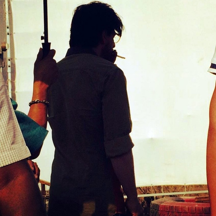 SRK Raees on location at Uran Beach