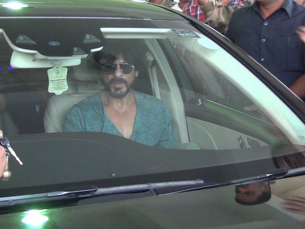 SRK in his car