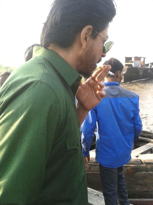 Shahrukh Khan on the sets of Raees in Navi Mumbai