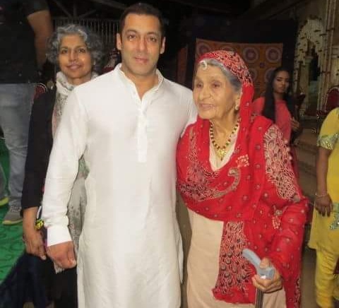 Salman Khan with an elderly lady on the sets of Sultan