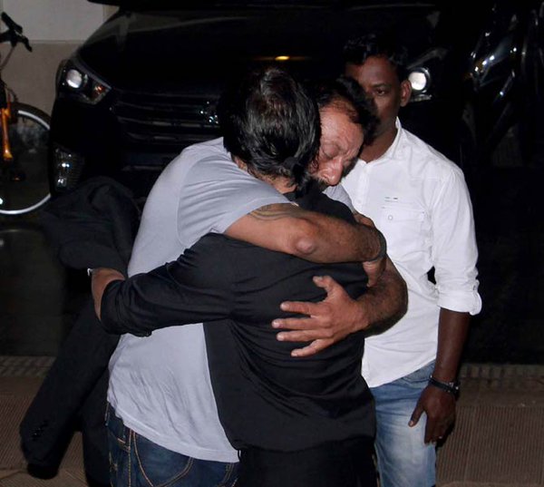 Shahrukh Khan and Sanjay Dutt hugging each other