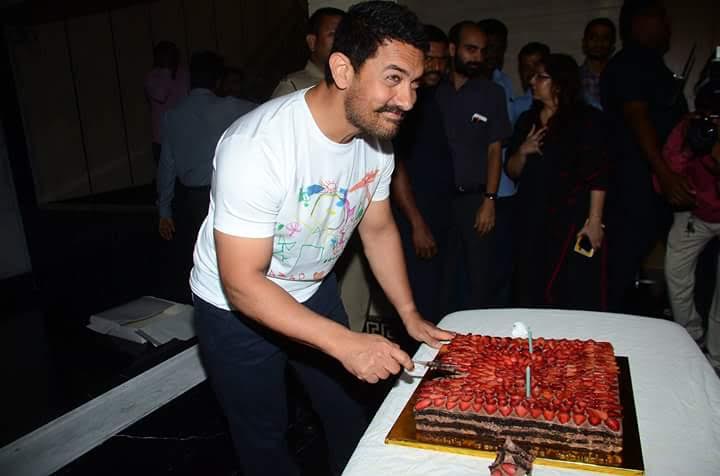 Aamir Khan cuts birthday cake on his 51st birthday