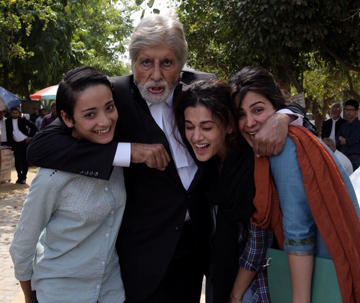 Amitabh Bachchan, Taapsee Pannu on the sets Pink 