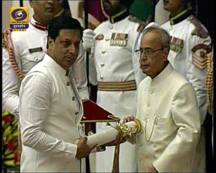 Madhur Bhandarkar receives Padma Shri from President of India Pranab Mukherjee