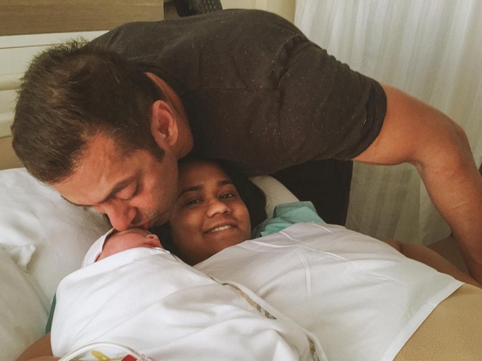 Salman Khan meets baby Ahil and Arpita Khan