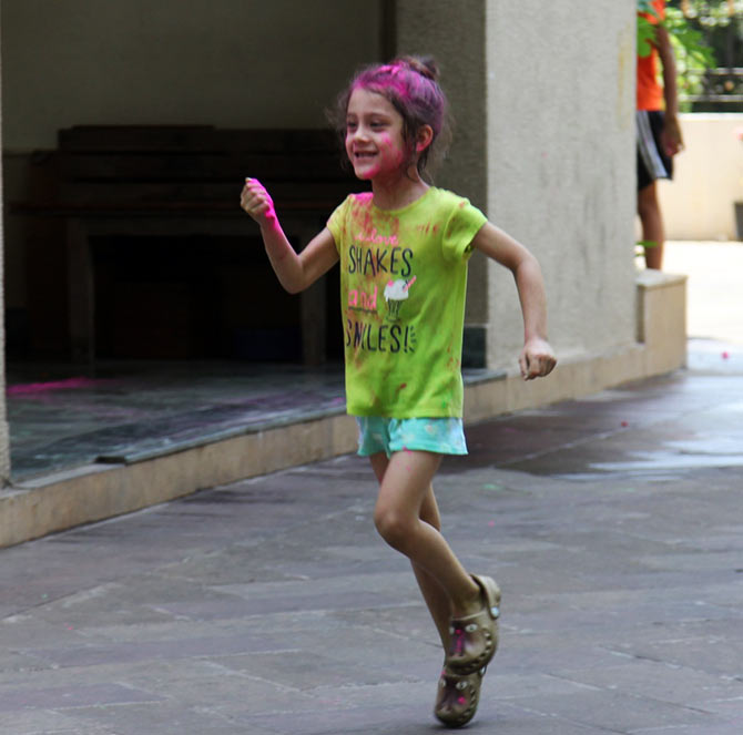 Sanjay Dutt’s daughter Iqra Dutt celebrating Holi