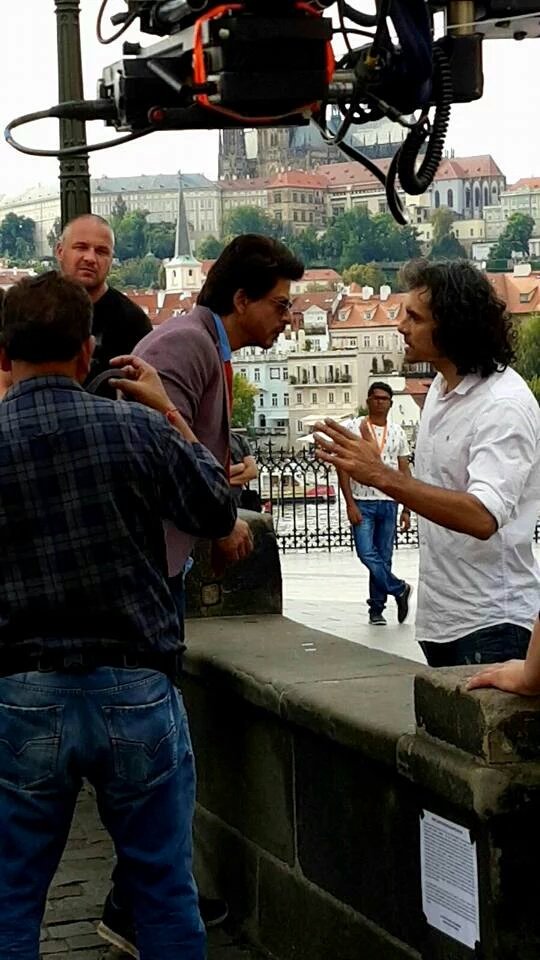 SRK with Imtiaz Ali on the sets of The Ring in Prague