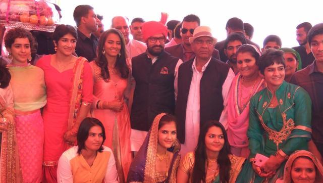 Aamir Khan with Phogat Family