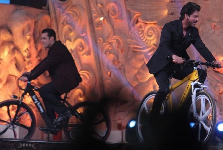 Shahrukh Khan Salman Khan at the Star Screen Awards