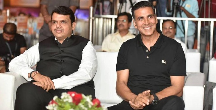 Akshay Kumar with Devendra Fadnavis at 57th Maharashtra Day celebrations