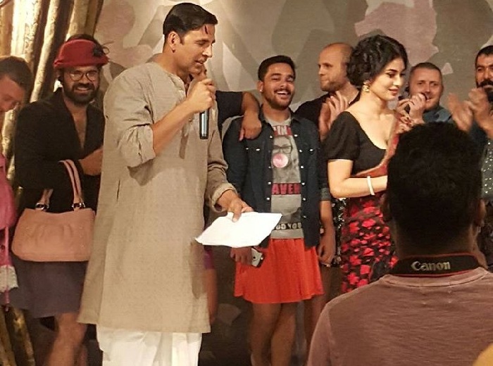 Akshay Kumar, Mouni Roy on the sets of Gold