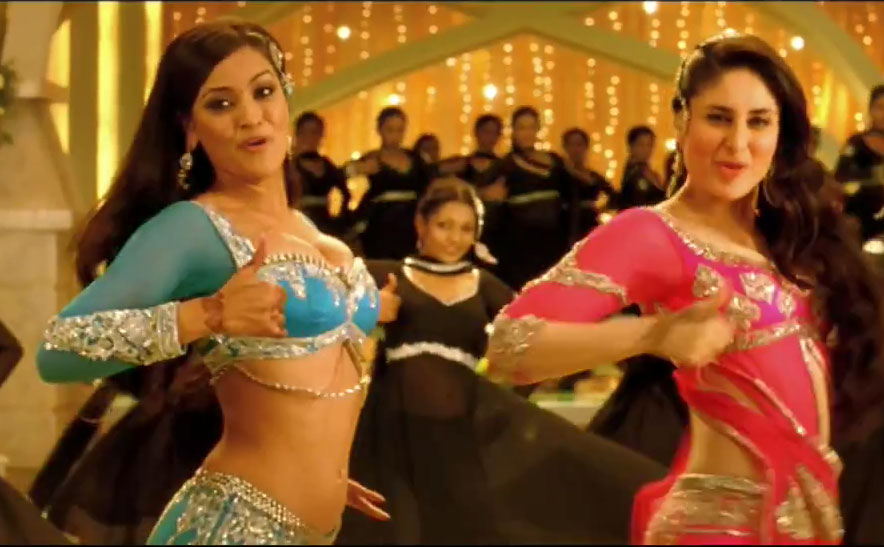 Maryam Zakaria and Kareena Kapoor in Dil Mera Muft Ka Agent Vinod mujra song