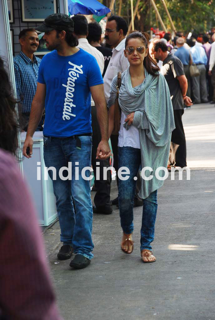 Shazahn Padamsee with her boyfriend at Kalaghoda, Mumbai