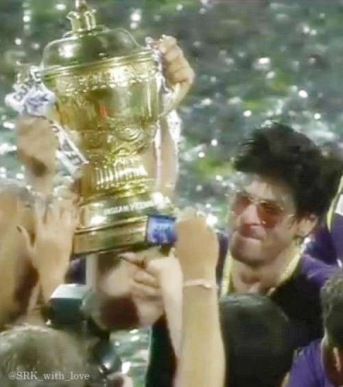 SRK lifts the IPL Trophy
