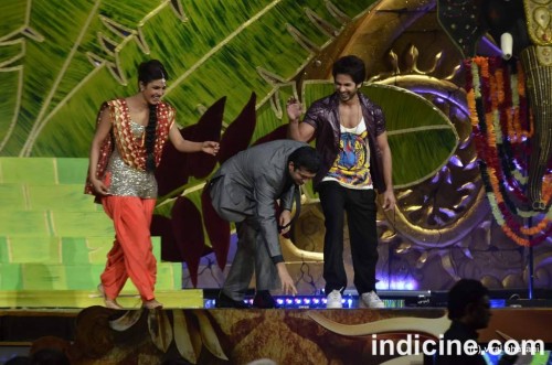 Teri Meri Kahani team have fun on stage