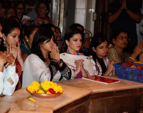 Sunny Leone at Siddhi Vinayak Temple
