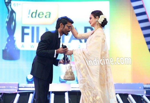 Dhanush, Rekha at Idea Filmfare awards