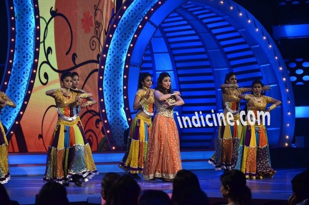 Parineeti Chopra performs at the IIAA awards 2014