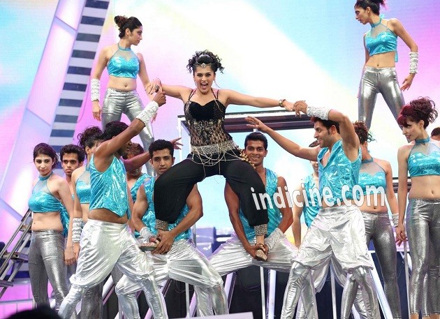 Tapsee Pannu perfomance at Idea Filmfare South awards