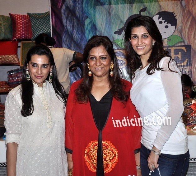 Mana Shetty with Akanksha Malhotra