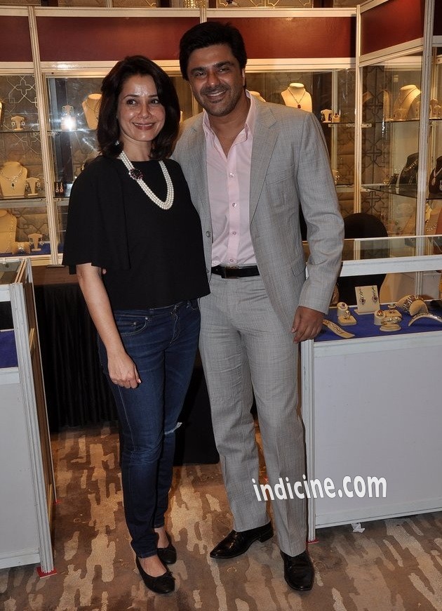 Samir Soni with wife Neelam Kothari