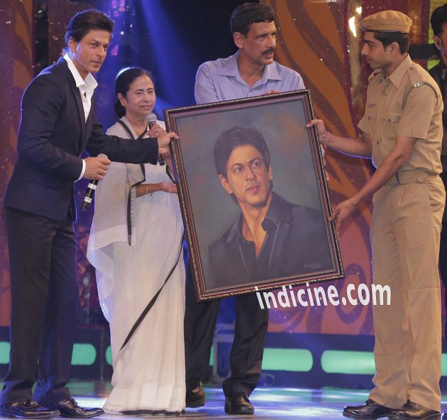 Shahrukh Khan at Kolkata police show