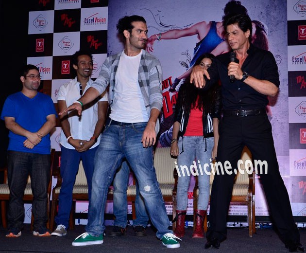 Shahrukh Khan dancing with Saahil Prem