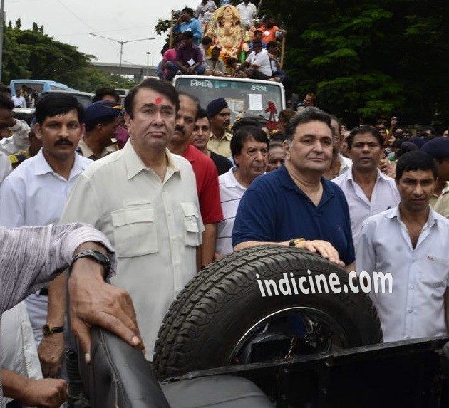 Randhir Kapoor, Rishi Kapoor at Ganpati visarjan