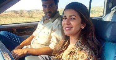 Akshay-Kumar with Nimrat Kaur Airlift on location