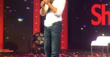SRK addressing media and fans on his 50th birthday
