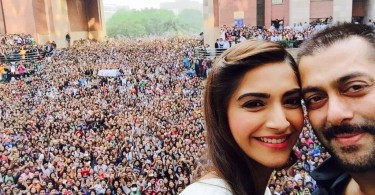 Salman Khan, Sonam Kapoor and Fan crowd at Amity University Noida