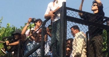 Shahrukh Khan celebrates 50th birthday with fans outside Mannat