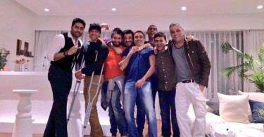 Injured Hrithik Roshan parties with Abhishek Bachchan