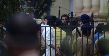 SRK at Raees set in Mumbai