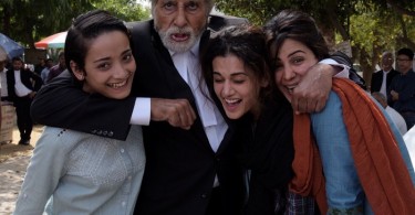 Amitabh Bachchan, Taapsee Pannu on the sets Pink