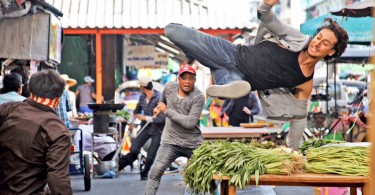 Tiger Shroff flexes muscles in Baaghi new still