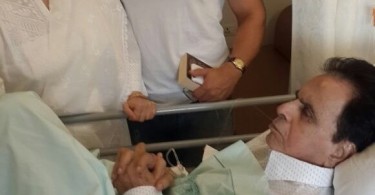 Aamir Khan with Dilip Kumar at Lilavati Hospital