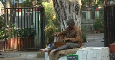 Sonu Nigam goes unrecognised as old street musician